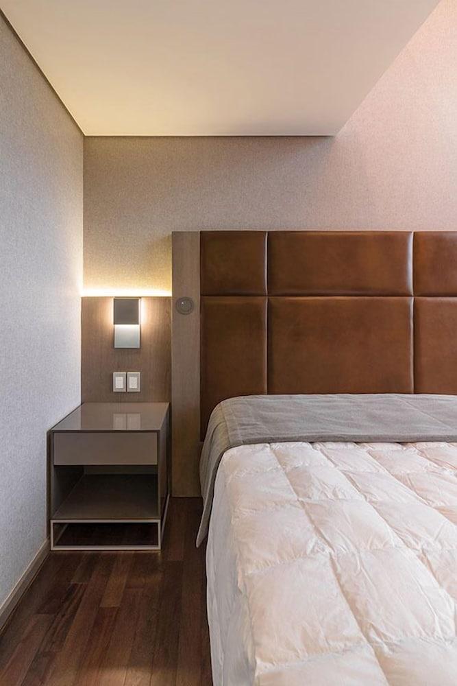 Suryaa Hotel Pinhais, Curio Collection by Hilton em Pinhais