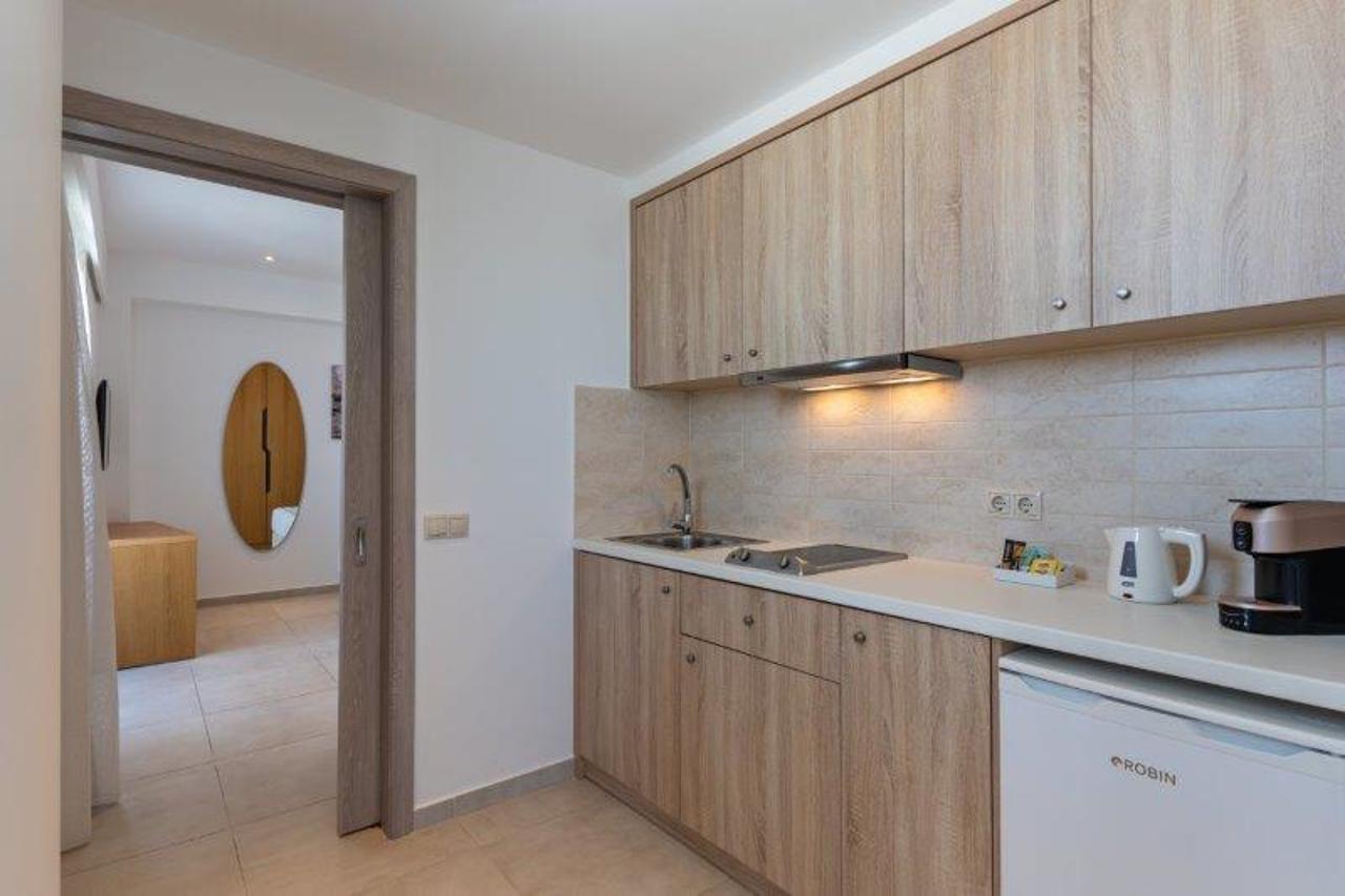 Minos Aparthotel 4 *