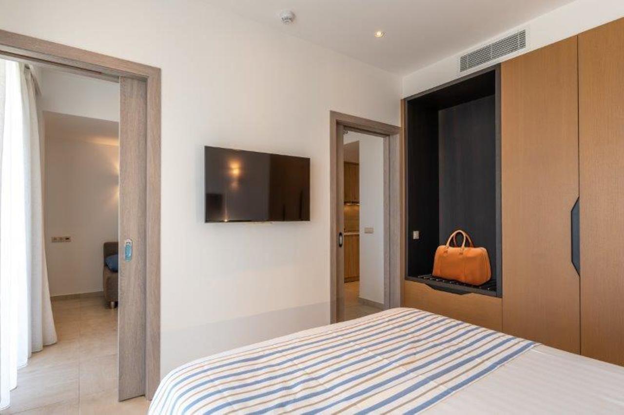 Minos Aparthotel 4 *