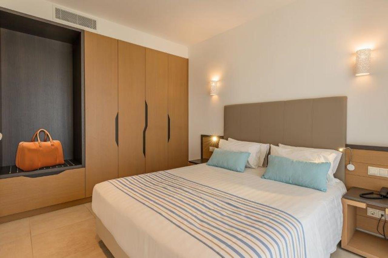 Minos Aparthotel 4 *