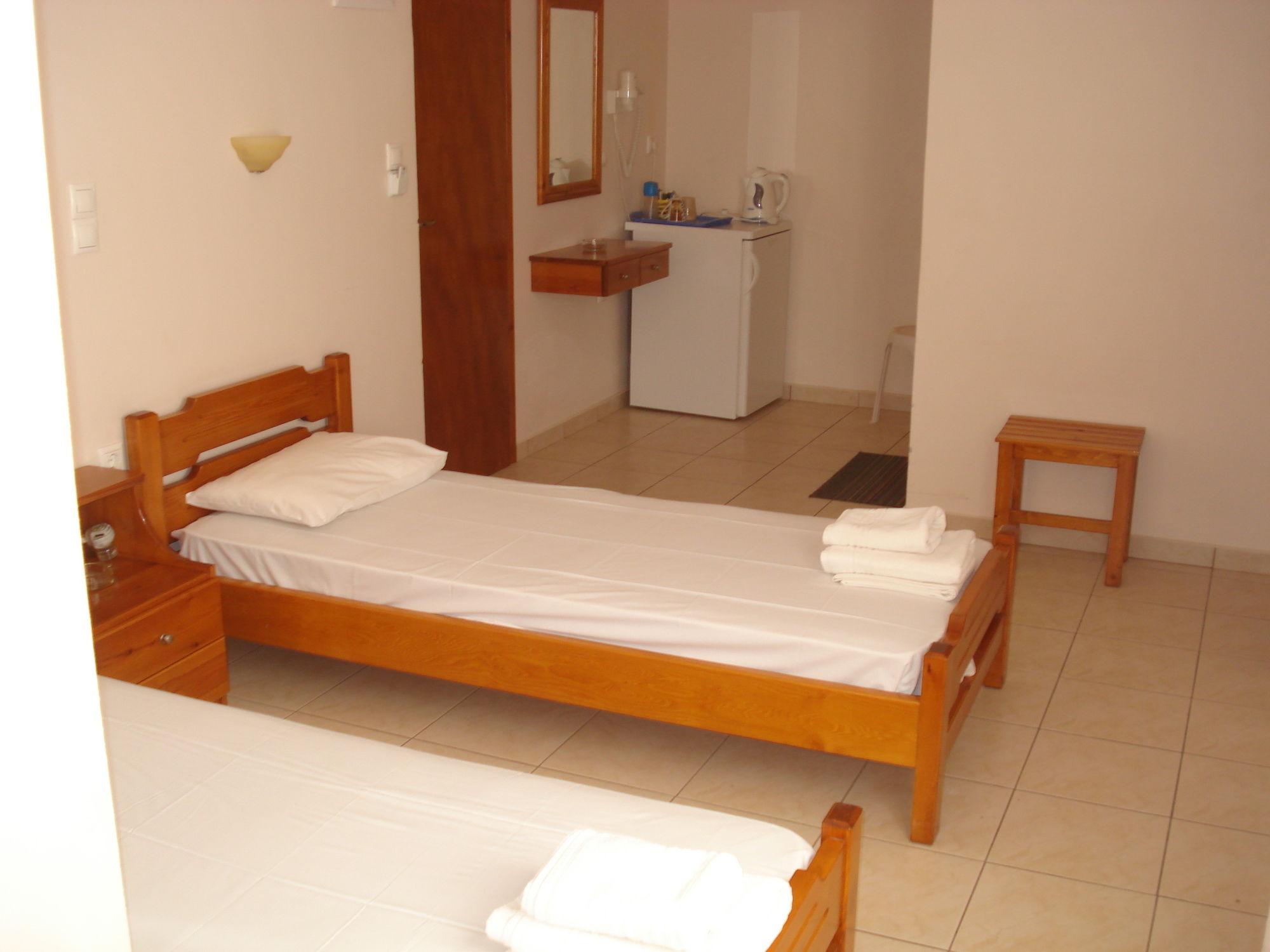 Philoxenia Rooms 3 *