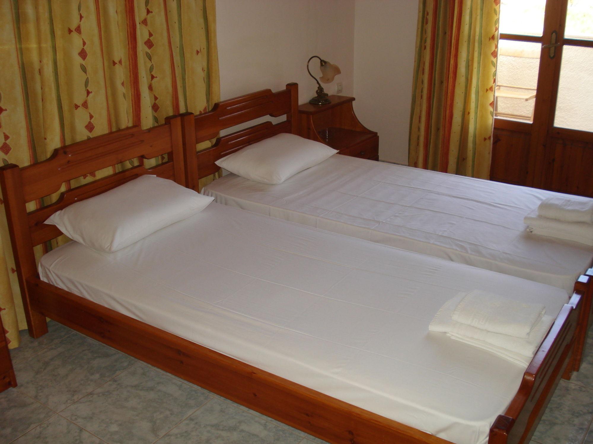 Philoxenia Rooms 3 *