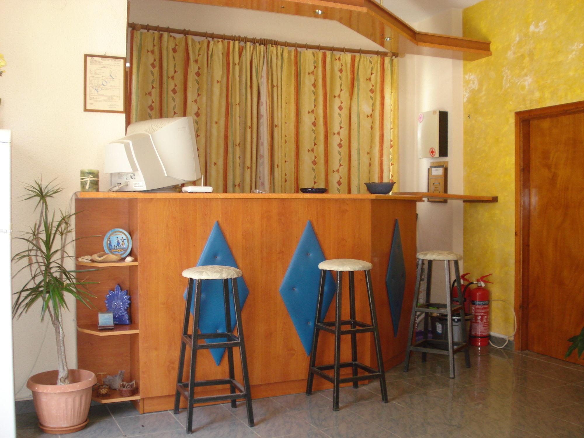 Philoxenia Rooms 3 *