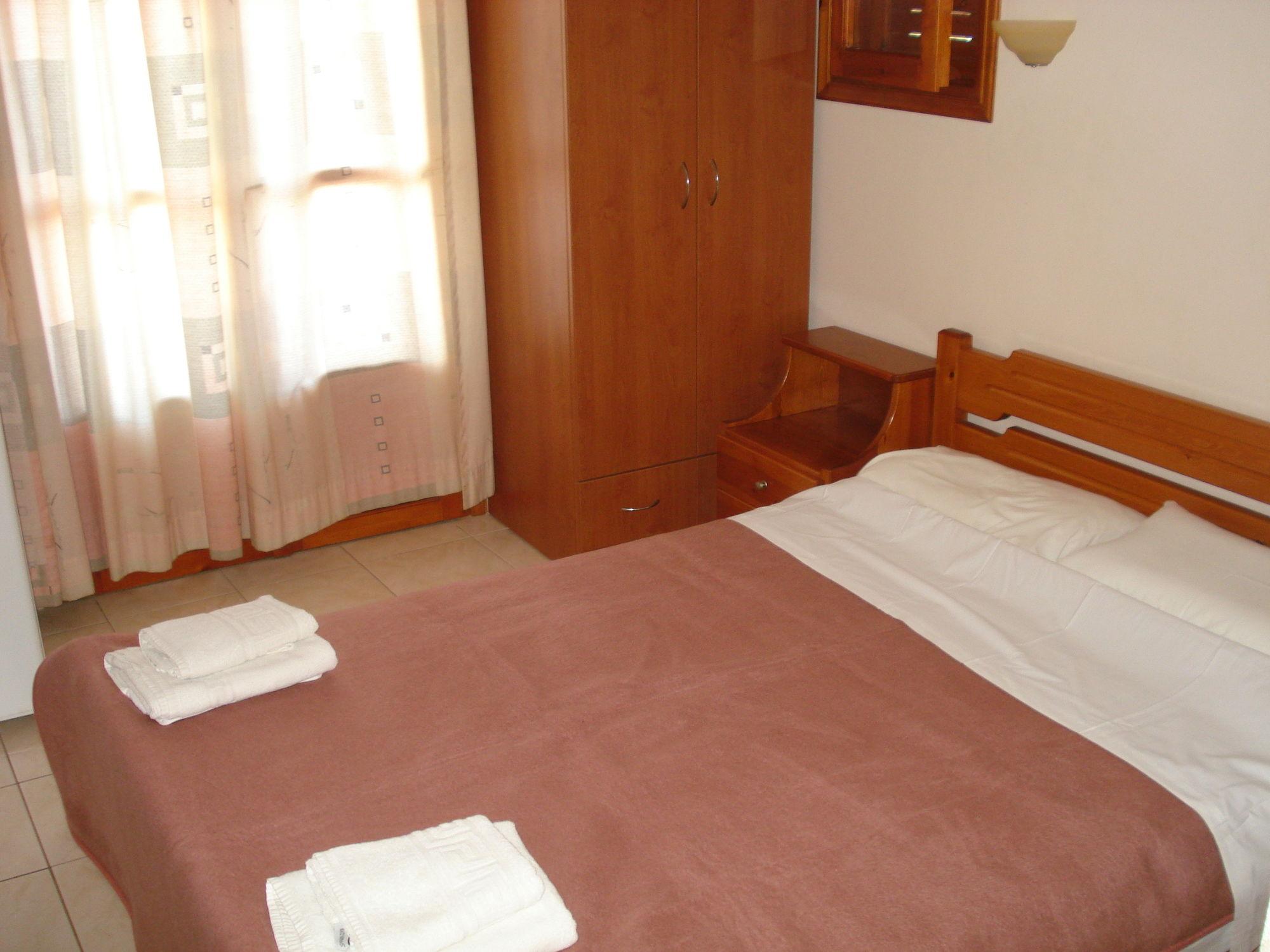 Philoxenia Rooms 3 *