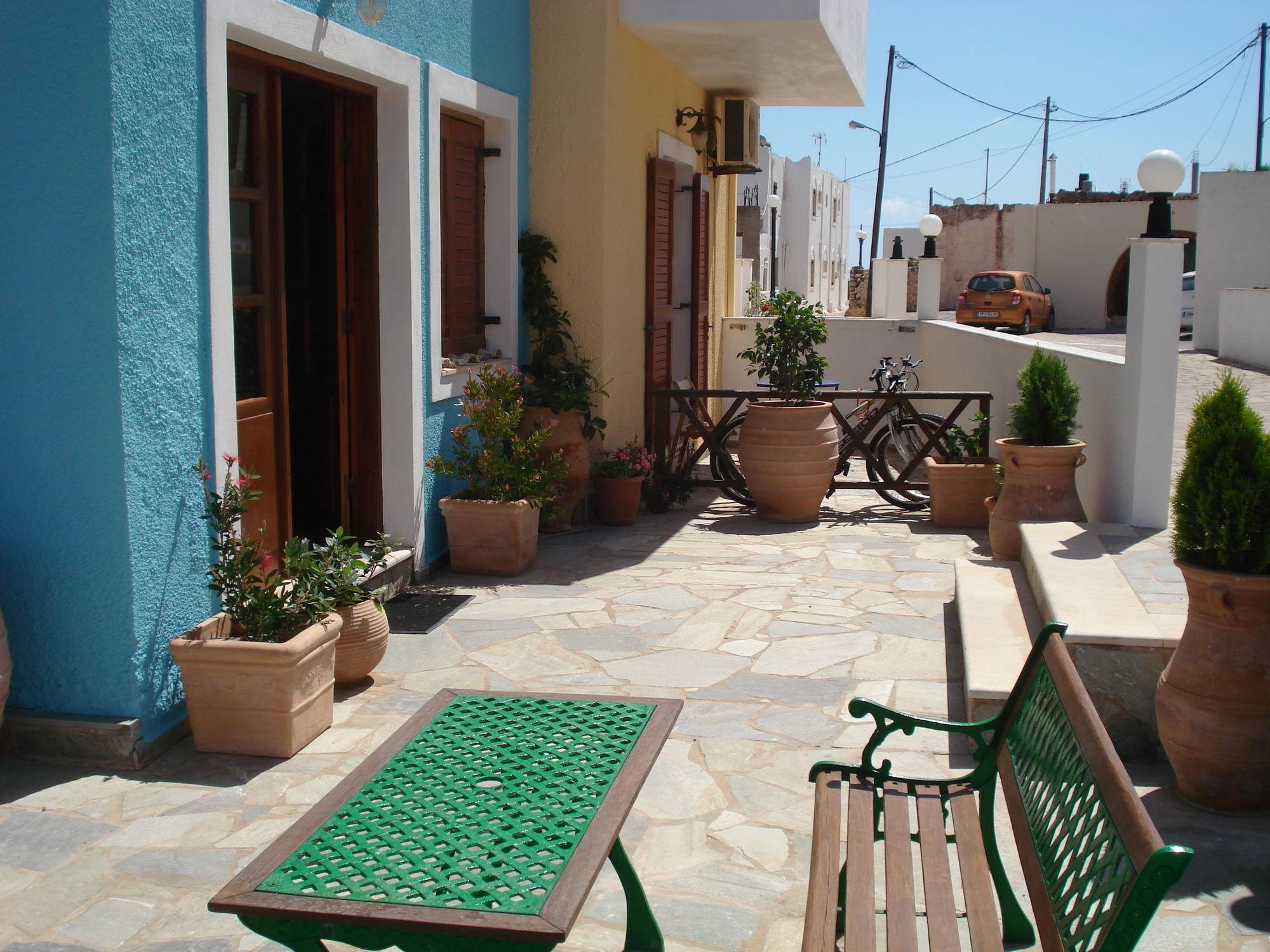 Philoxenia Rooms 3 *