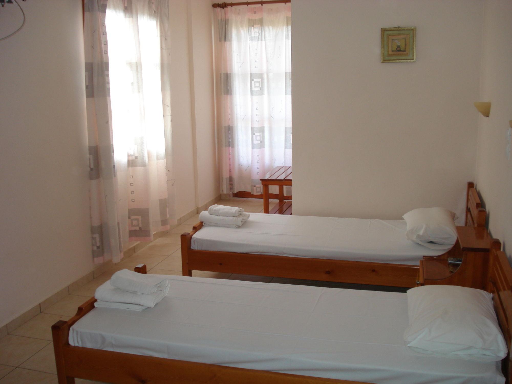 Philoxenia Rooms 3 *