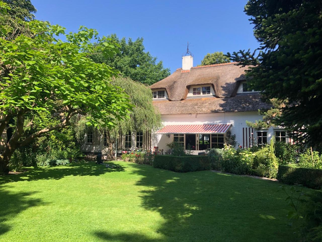 Bed And Breakfast de Haen - Prive-Appartementen Van 43 of 60 M2 Met Tweepersoons Bubbelbad - Finse Sauna - in Westvleugel Van Luxe Villa em Oss