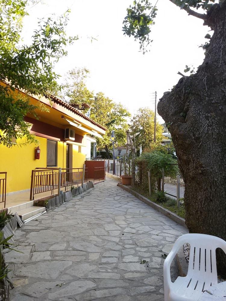 Villa Maria Apartments 