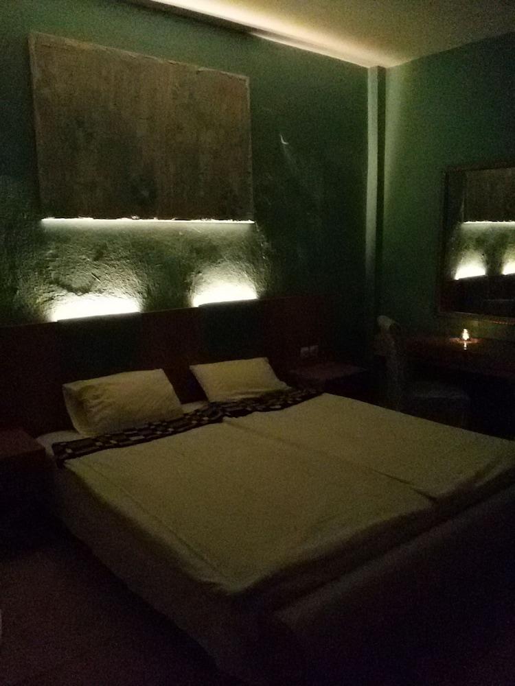 Villa Maria Apartments 