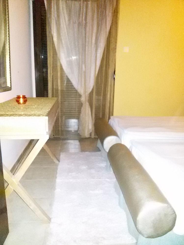 Villa Maria Apartments 