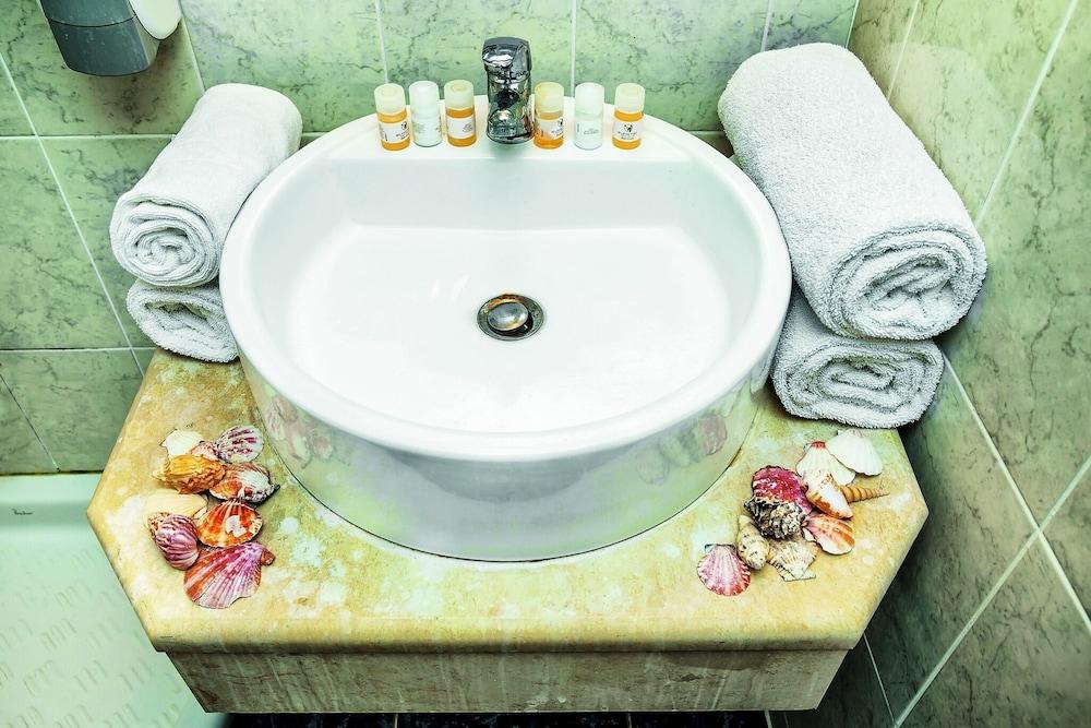 Elinotel Polis Hotel