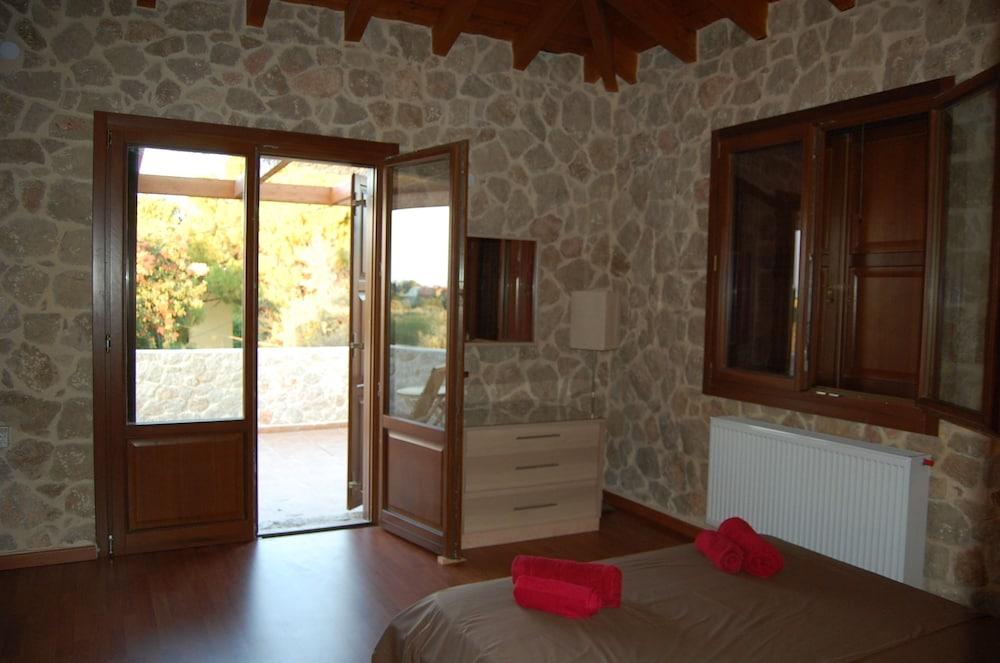 Pyrgos Luxury Country Home 3 *