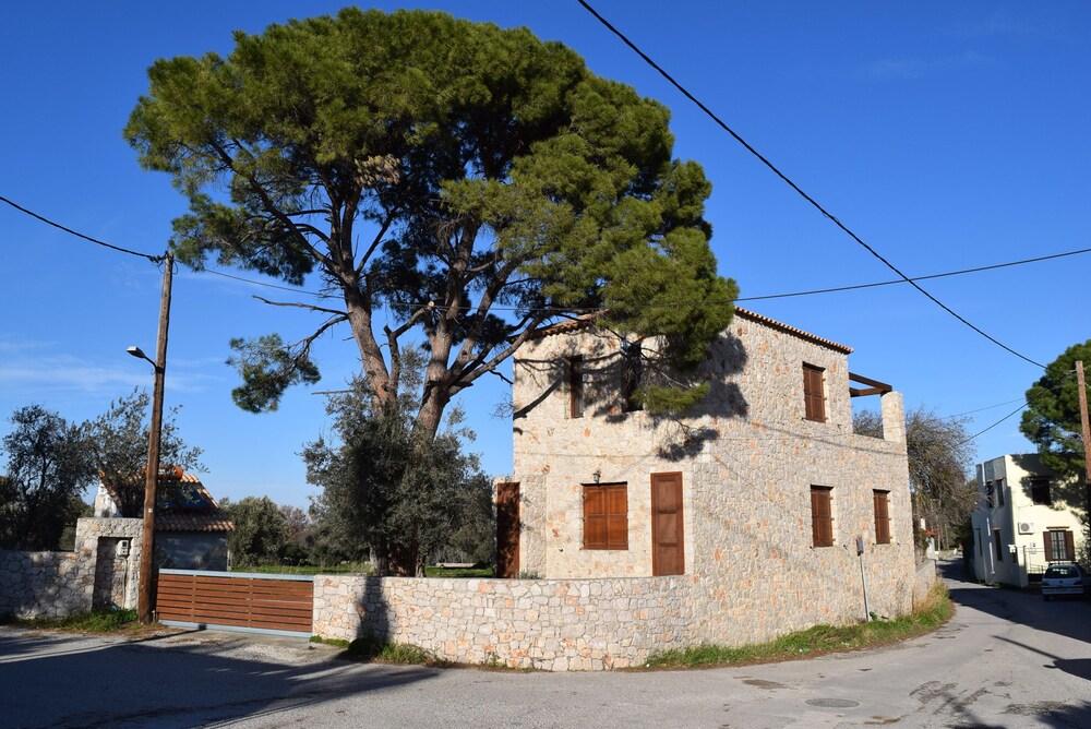 Pyrgos Luxury Country Home 3 *