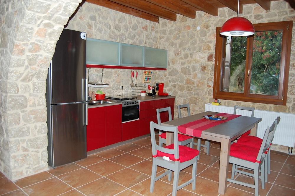 Pyrgos Luxury Country Home 3 *