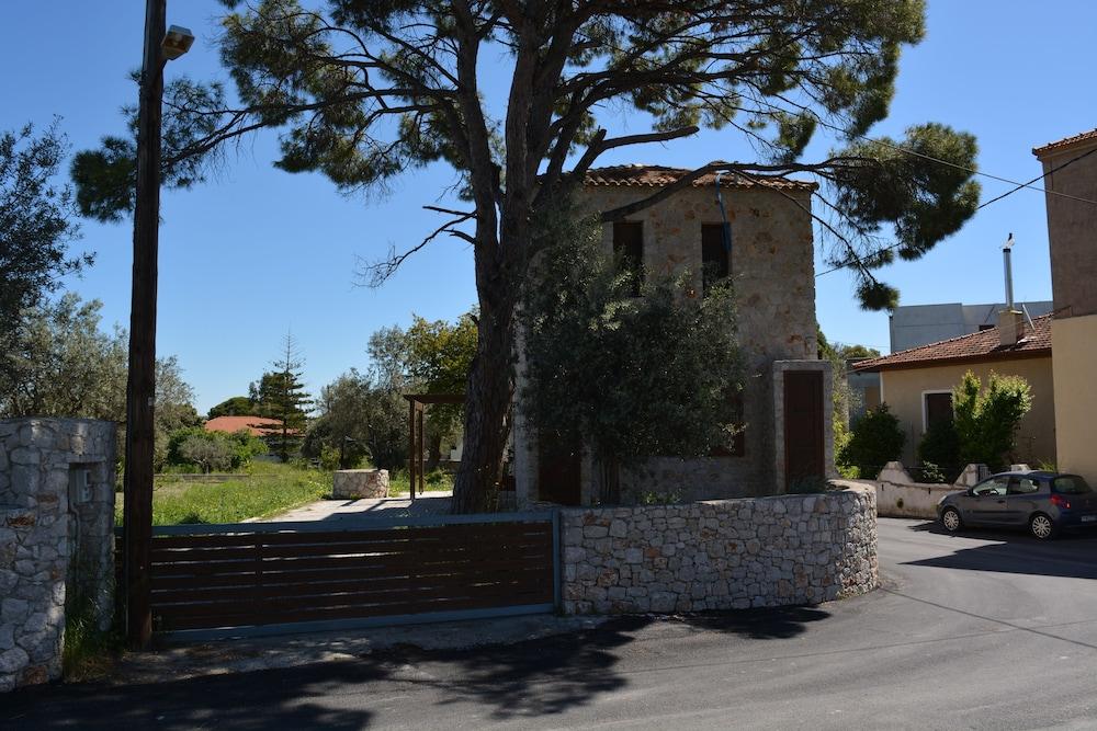 Pyrgos Luxury Country Home 3 *