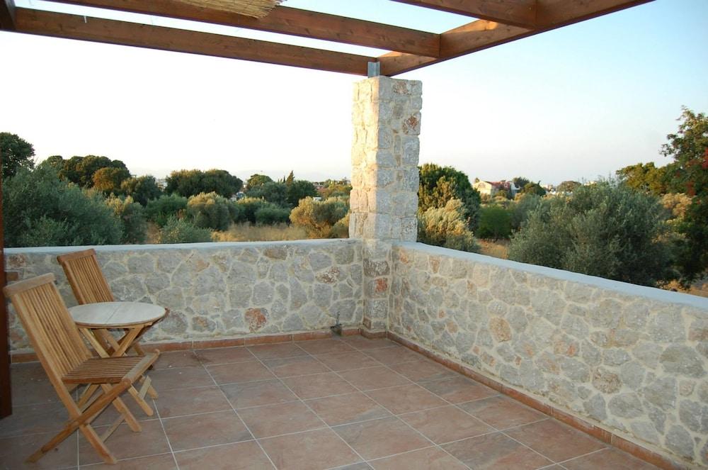 Pyrgos Luxury Country Home 3 *