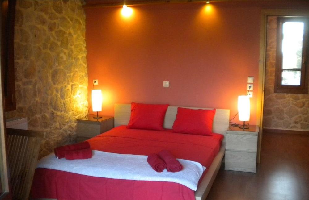 Pyrgos Luxury Country Home 3 *