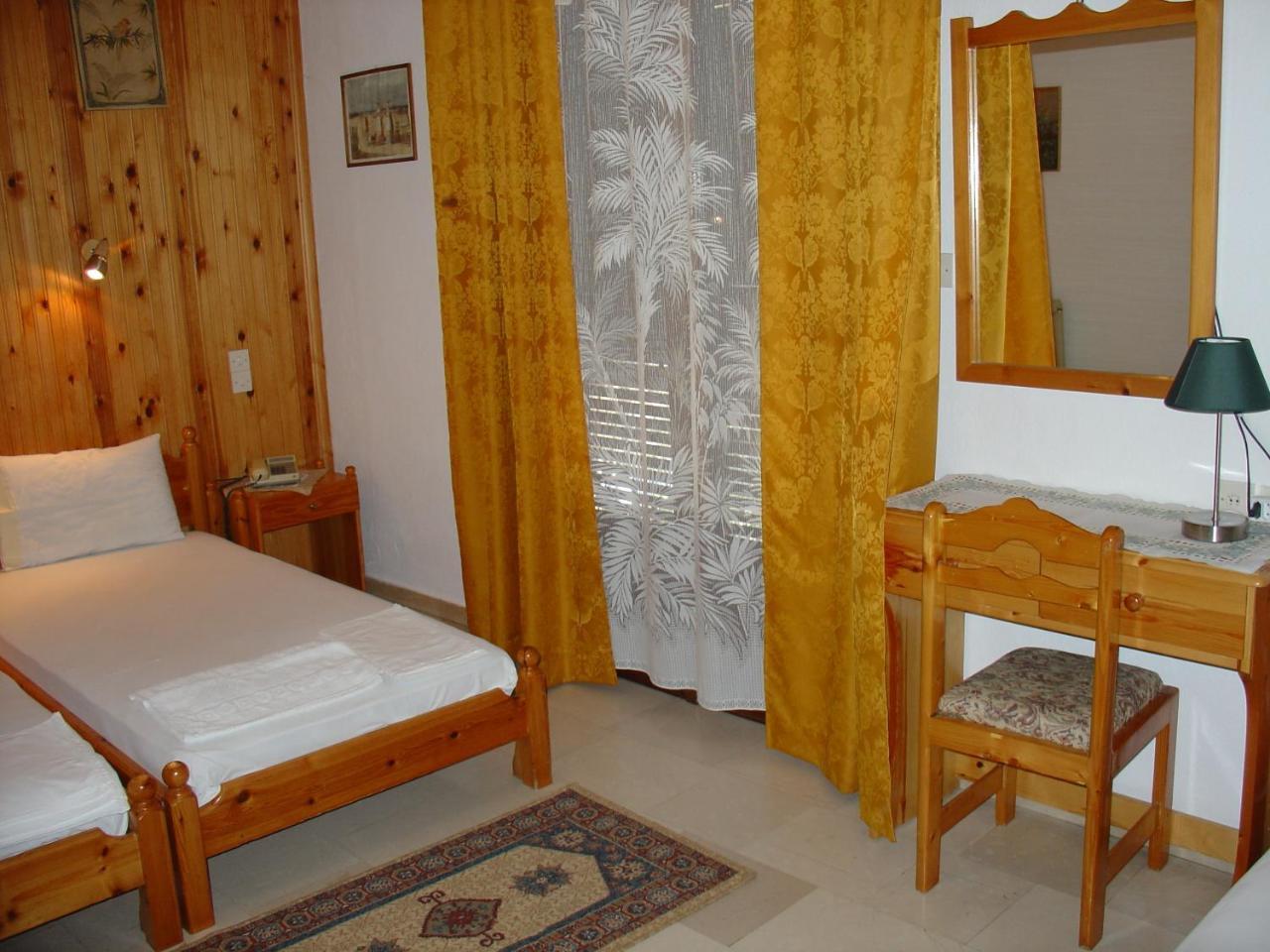 Zozas Rooms 3 *