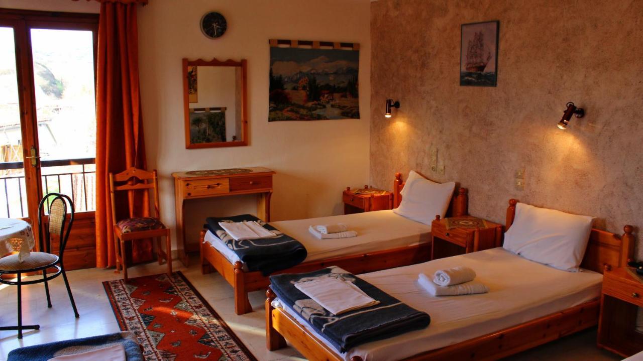 Zozas Rooms 3 *