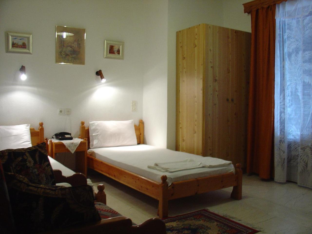 Zozas Rooms 3 *