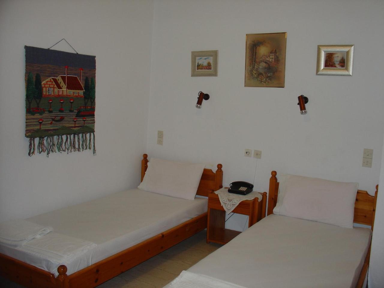 Zozas Rooms 3 *