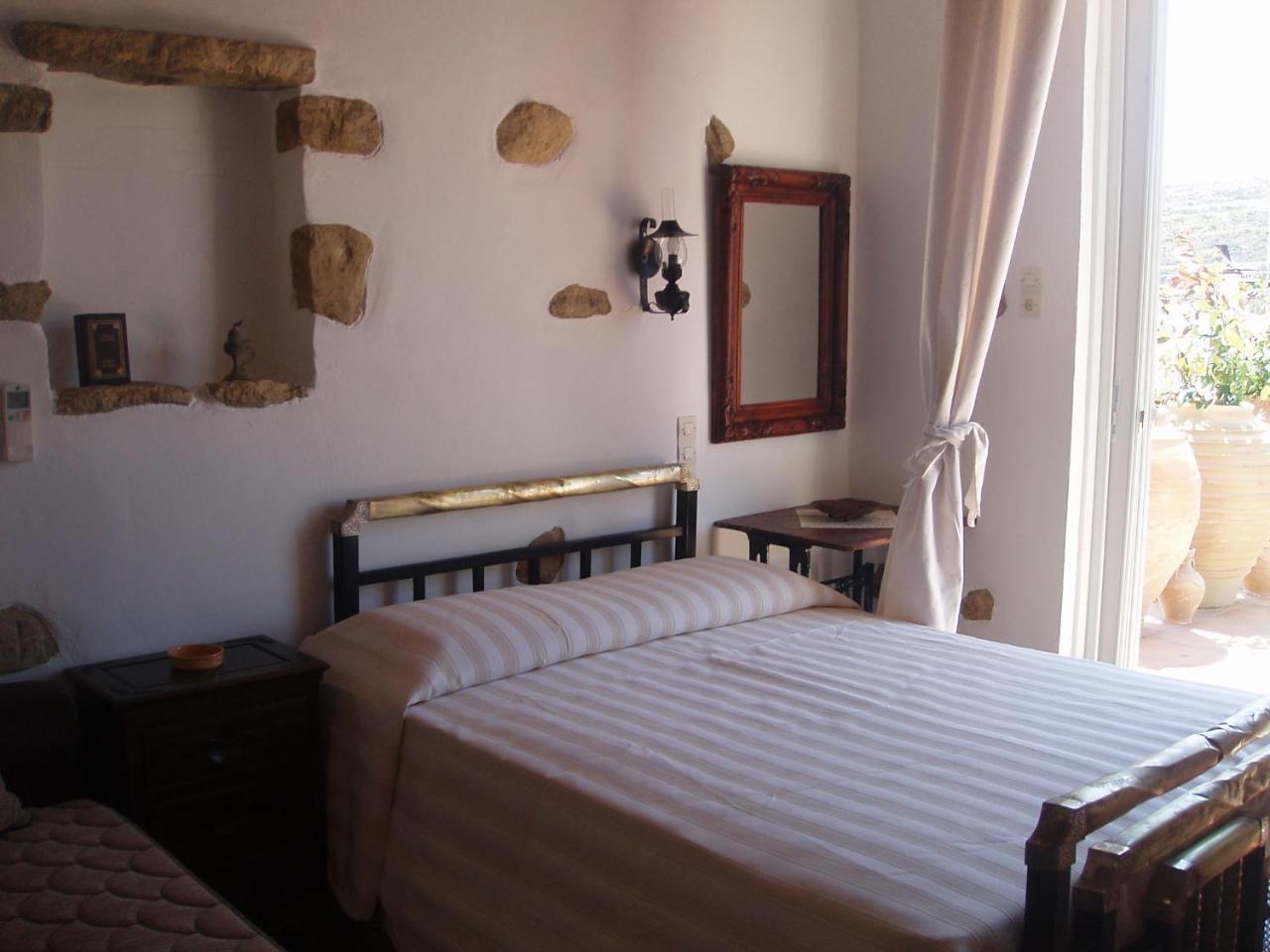 Villa Kamilari 3 *