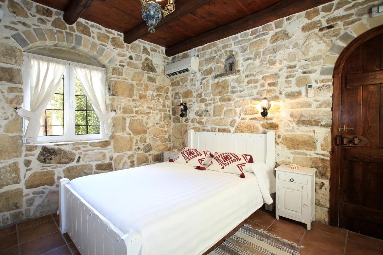 Villa Kamilari 3 *