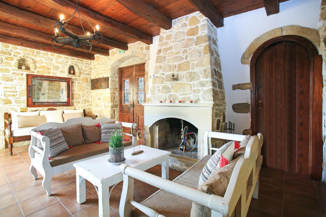 Villa Kamilari 3 *