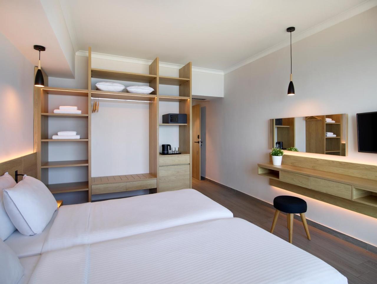 Aquarium View Hotel 4 *