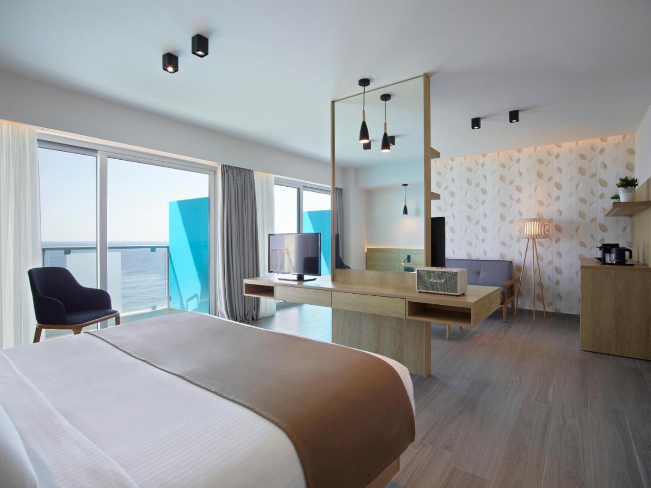 Aquarium View Hotel 4 *