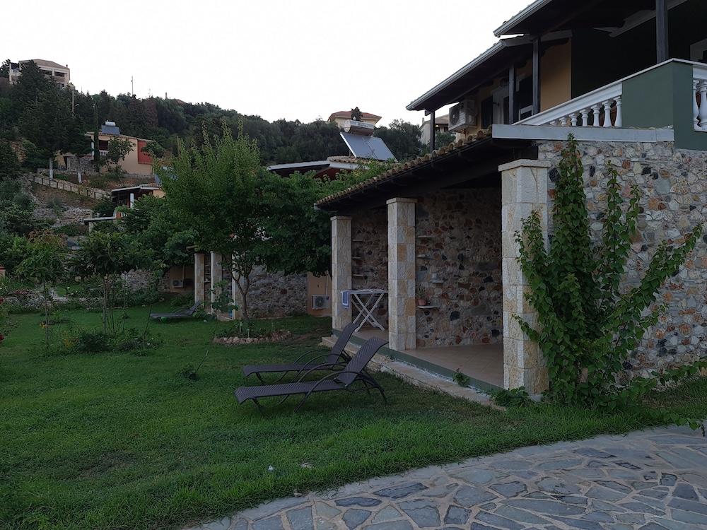 Edem Studios & Apartments 