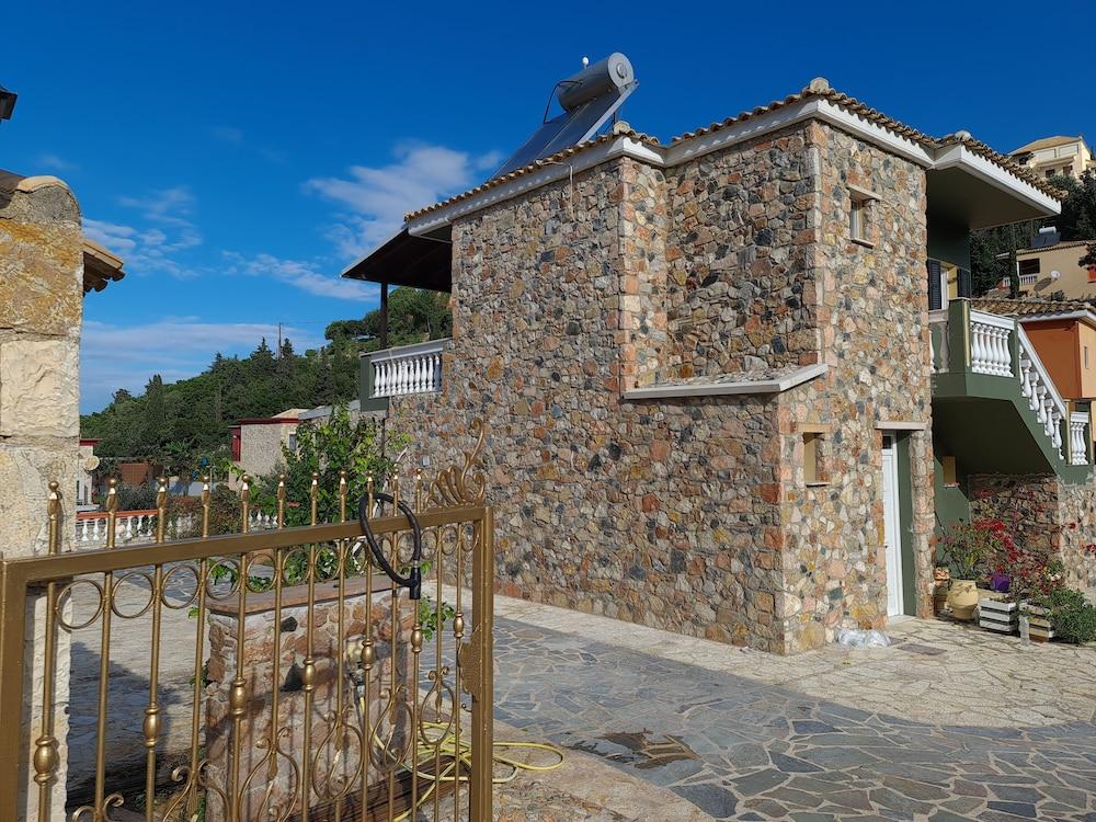 Edem Studios & Apartments 