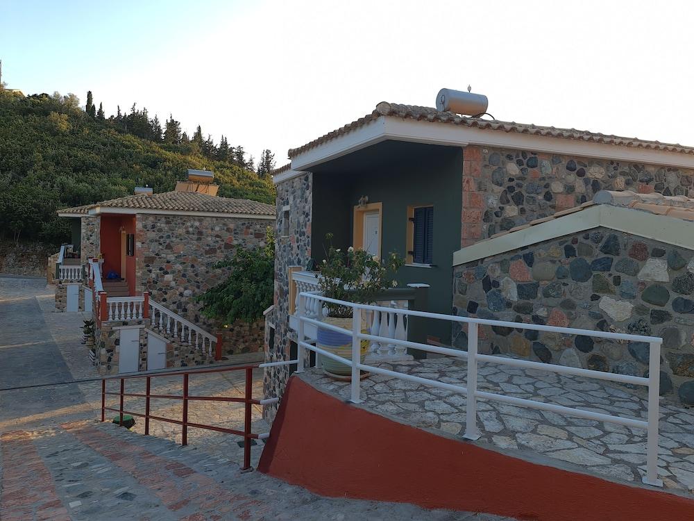 Edem Studios & Apartments 