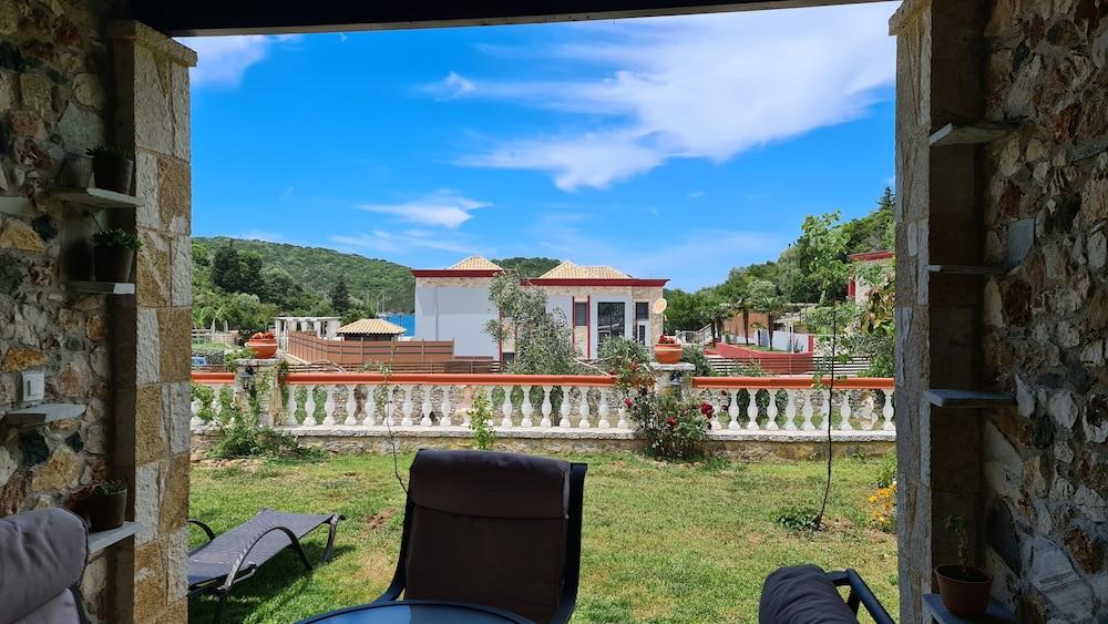 Edem Studios & Apartments 