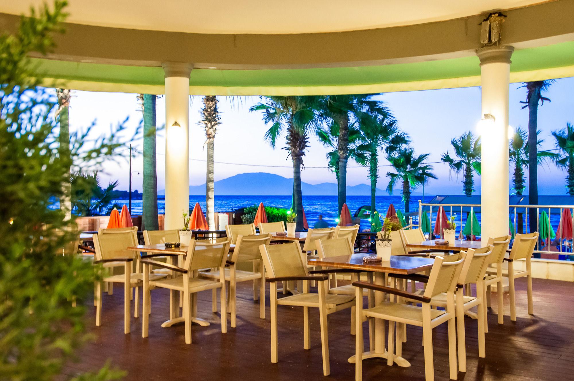 Phoenix Beach 4 *
