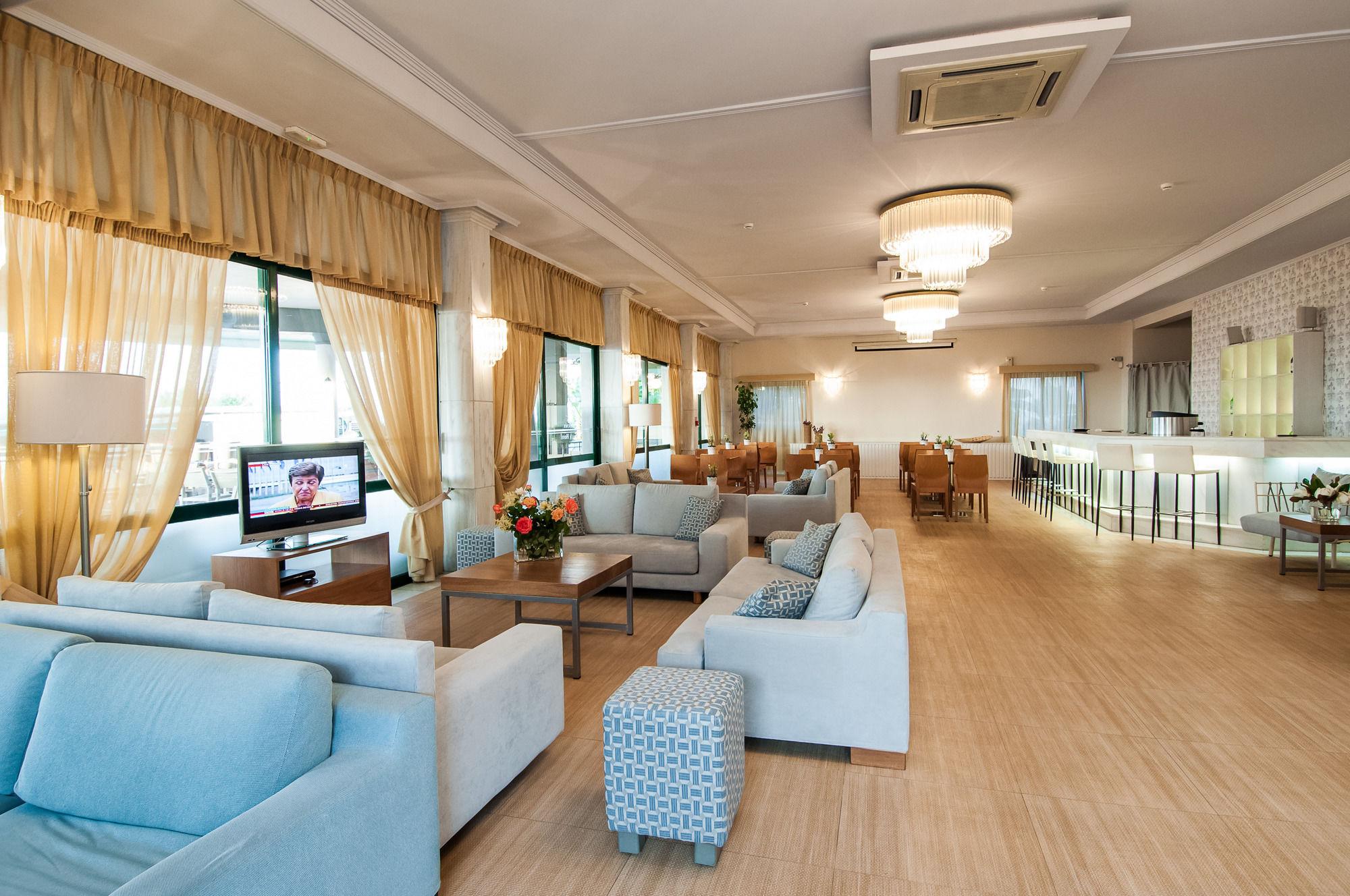 Phoenix Beach 4 *