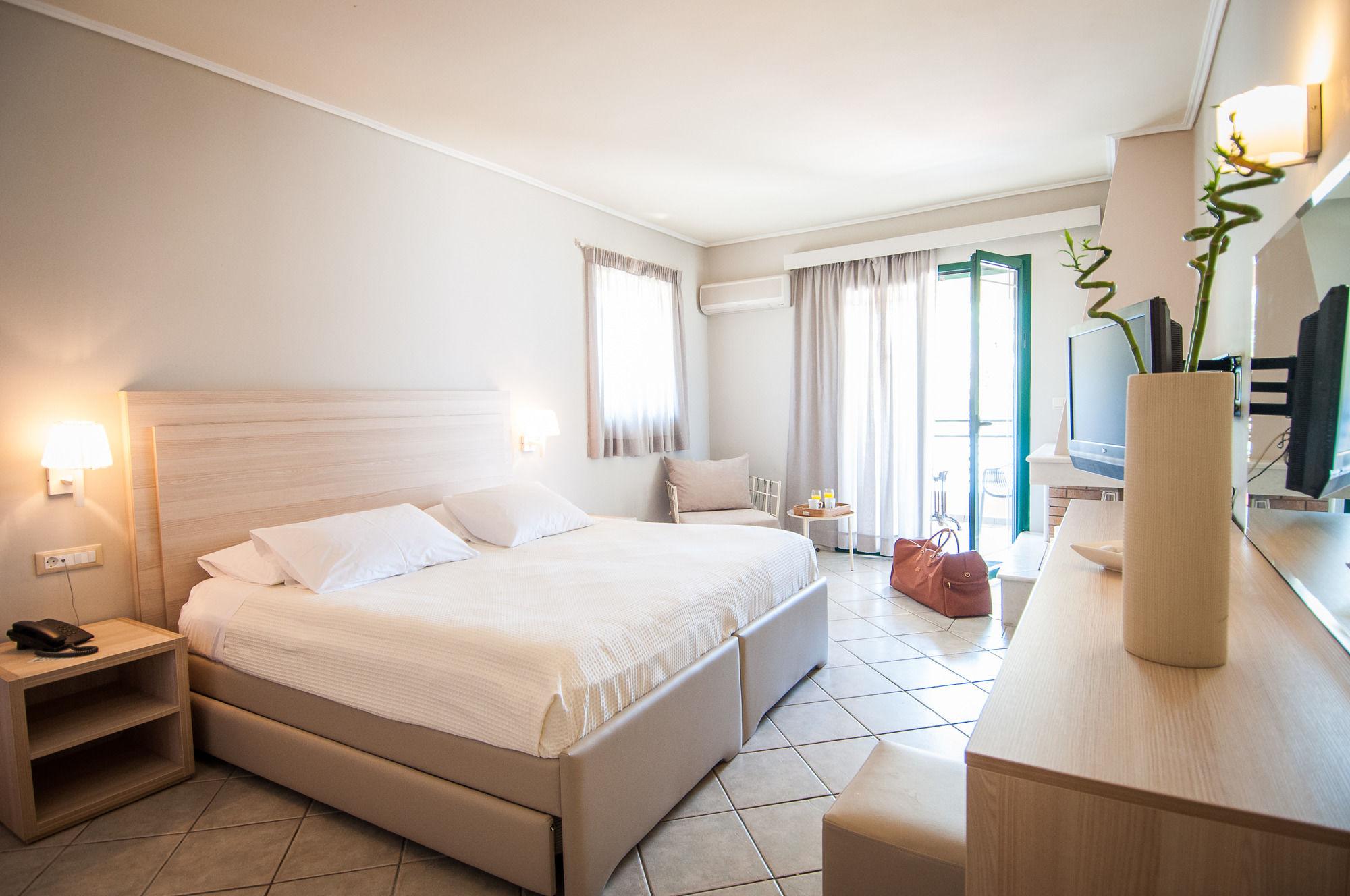 Phoenix Beach 4 *