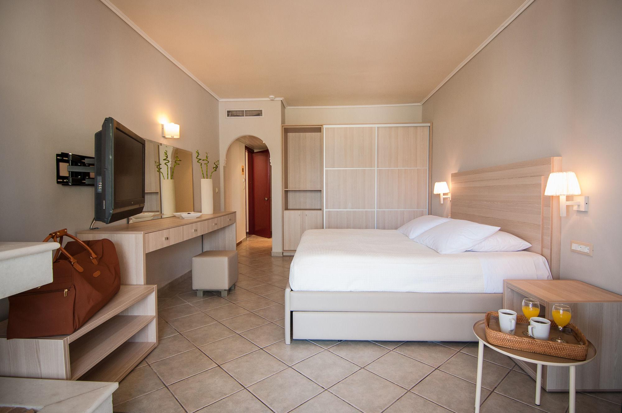 Phoenix Beach 4 *