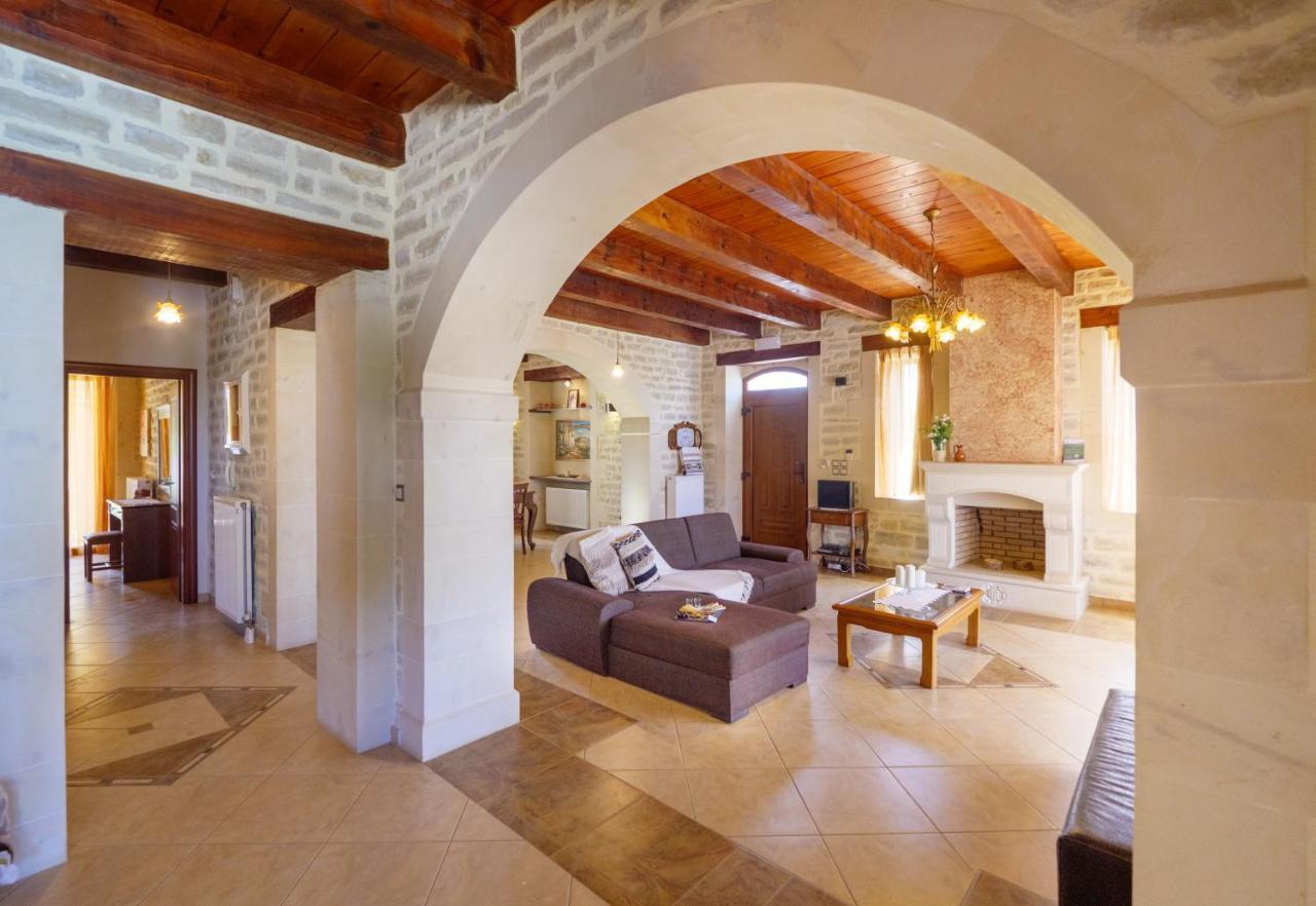 Villa Erofili 4 *