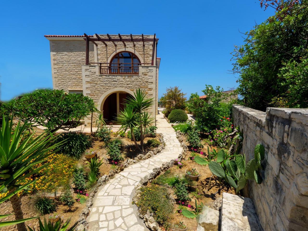 Villa Erofili 4 *