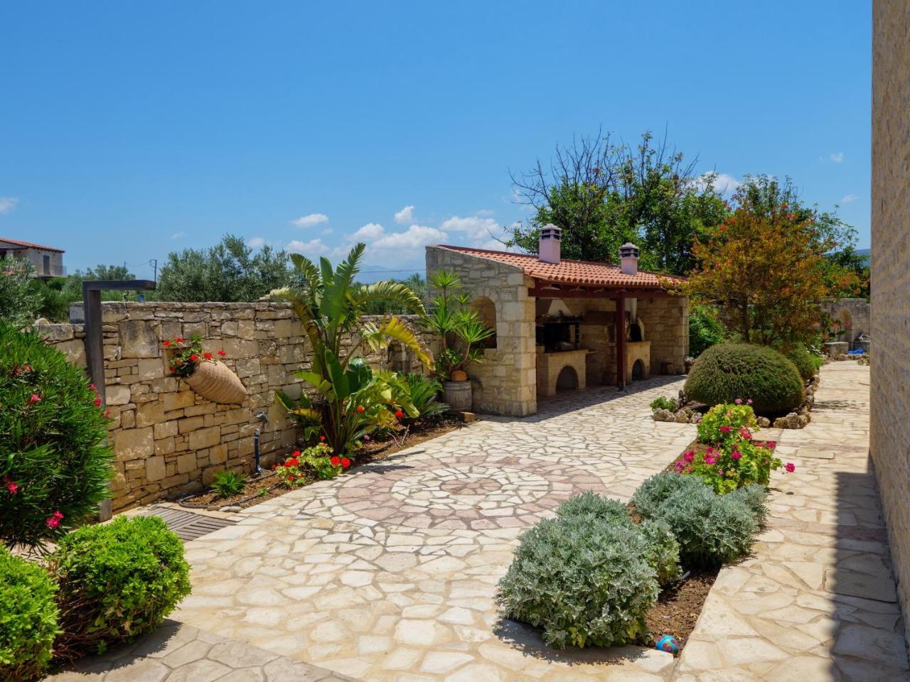 Villa Erofili 4 *