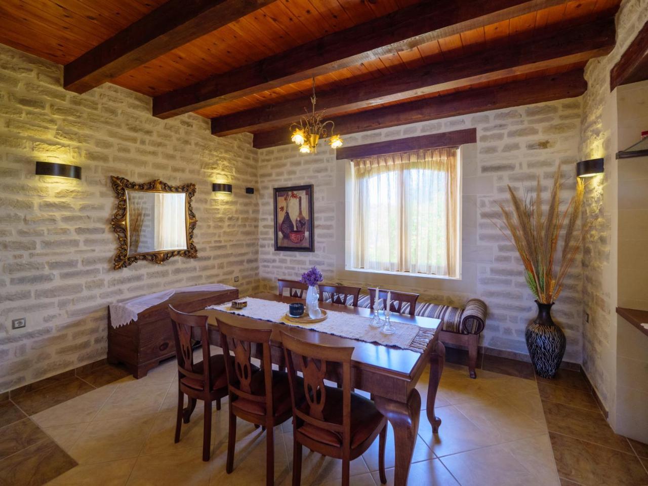 Villa Erofili 4 *