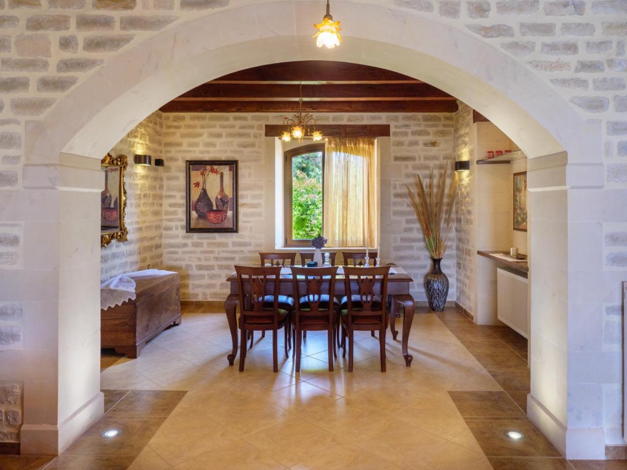 Villa Erofili 4 *