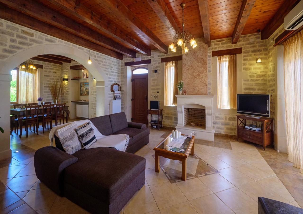 Villa Erofili 4 *