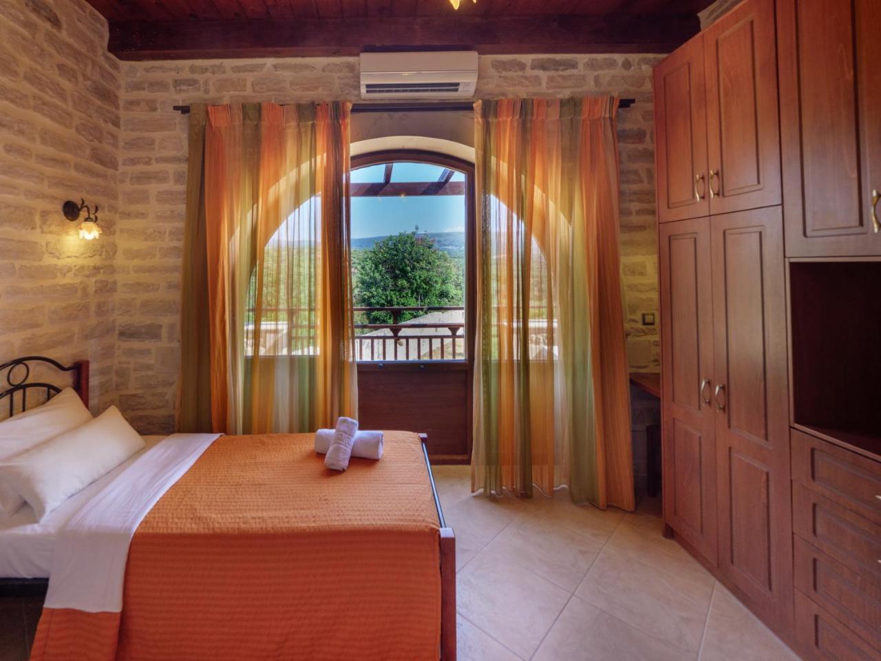 Villa Erofili 4 *