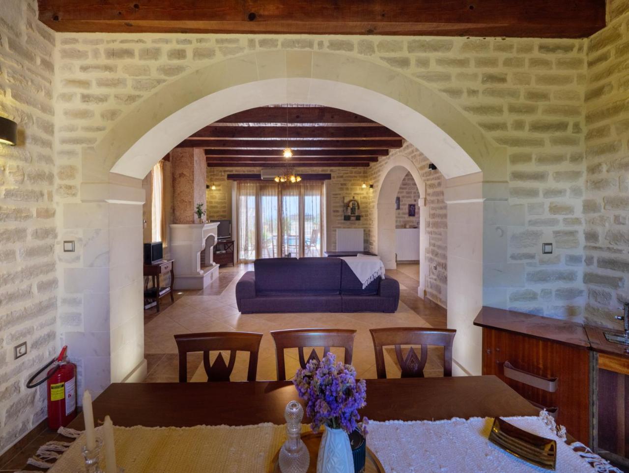 Villa Erofili 4 *