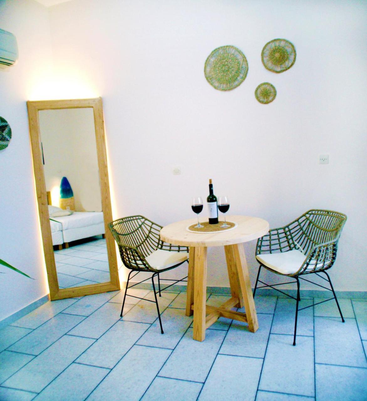Studios Vrettos 2 *