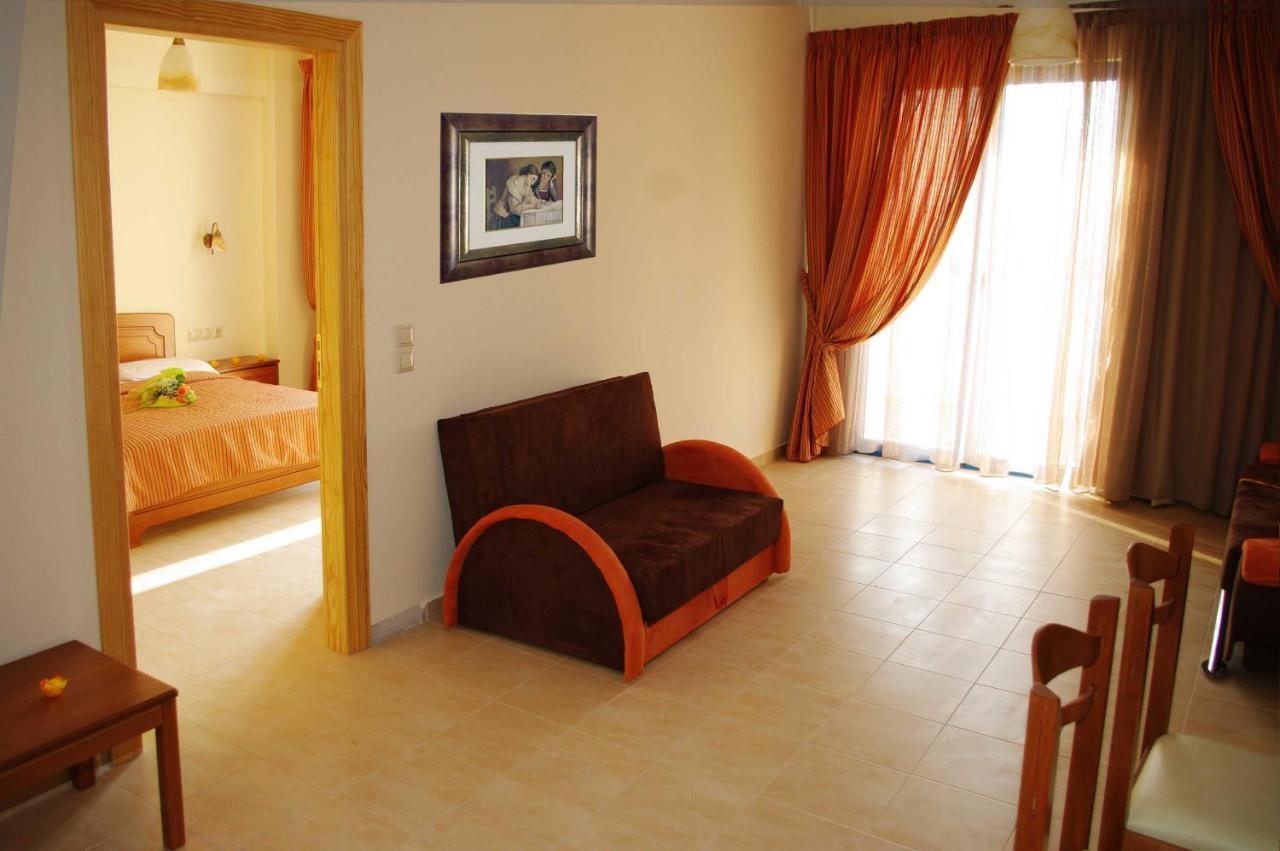 Gold Apartments 3 *