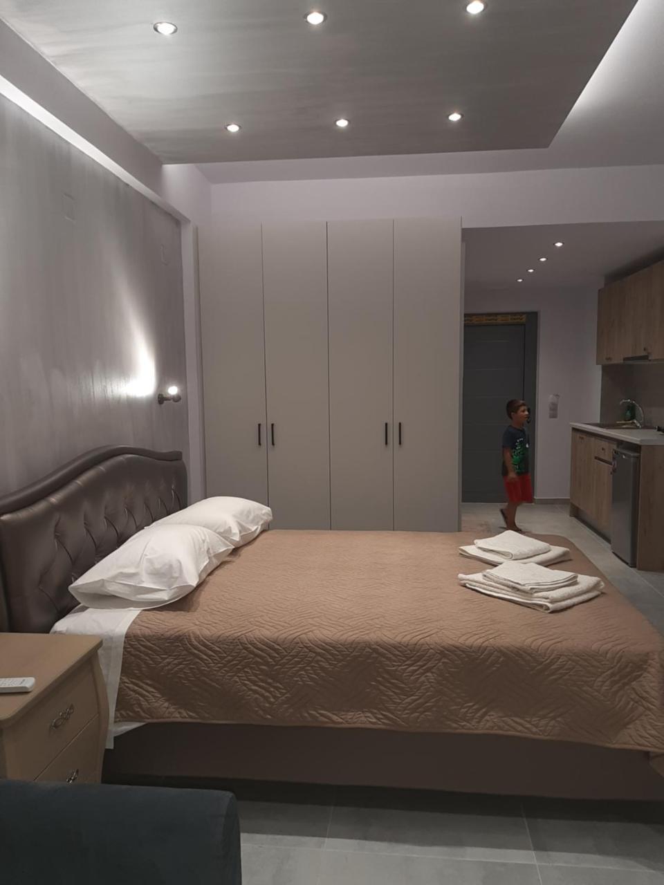 Gold Apartments 3 *