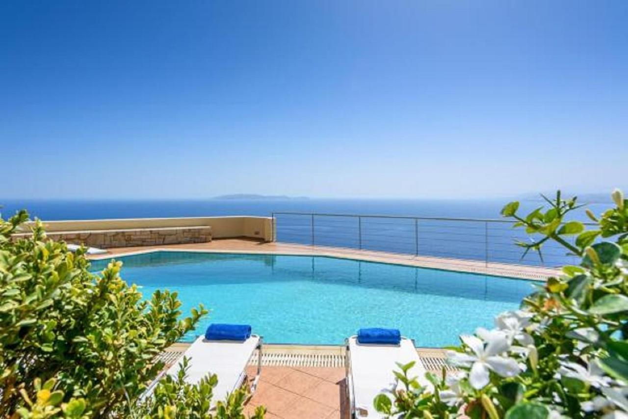 Palaiokastro Villas 